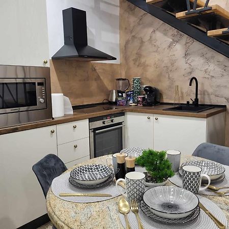 Sika Palladium Garden & Spa Central Apartment Arad Esterno foto