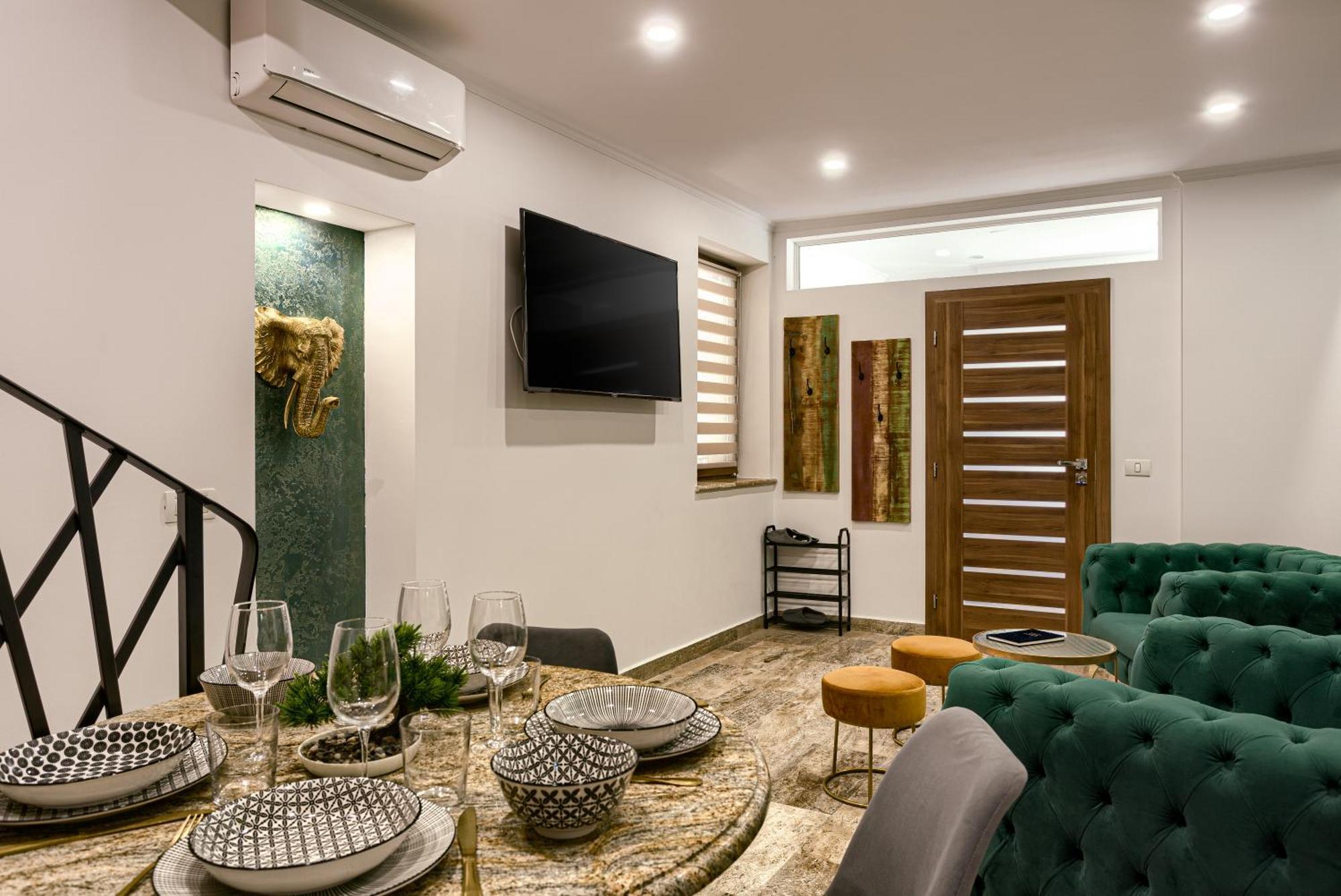 Sika Palladium Garden & Spa Central Apartment Arad Esterno foto