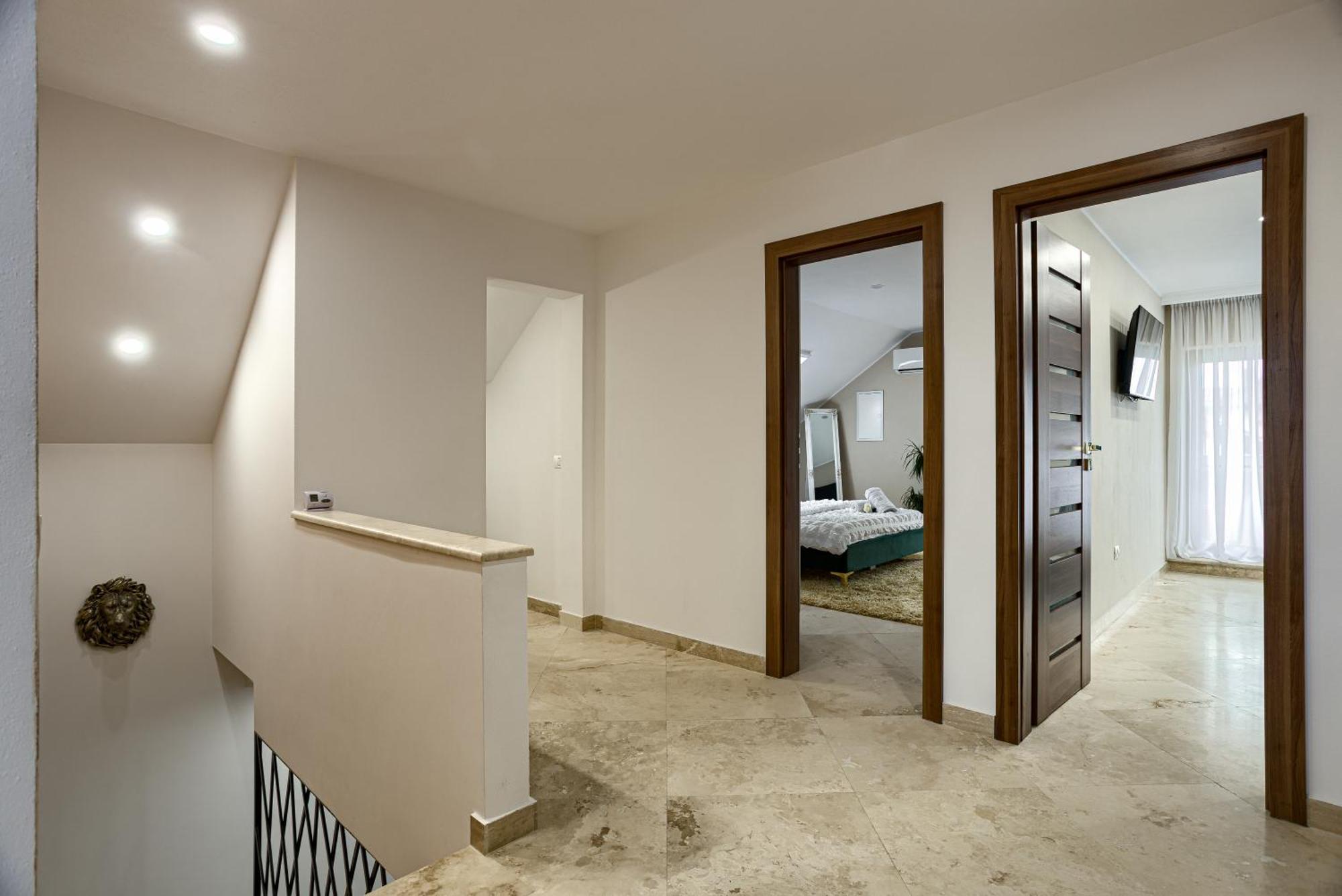 Sika Palladium Garden & Spa Central Apartment Arad Esterno foto