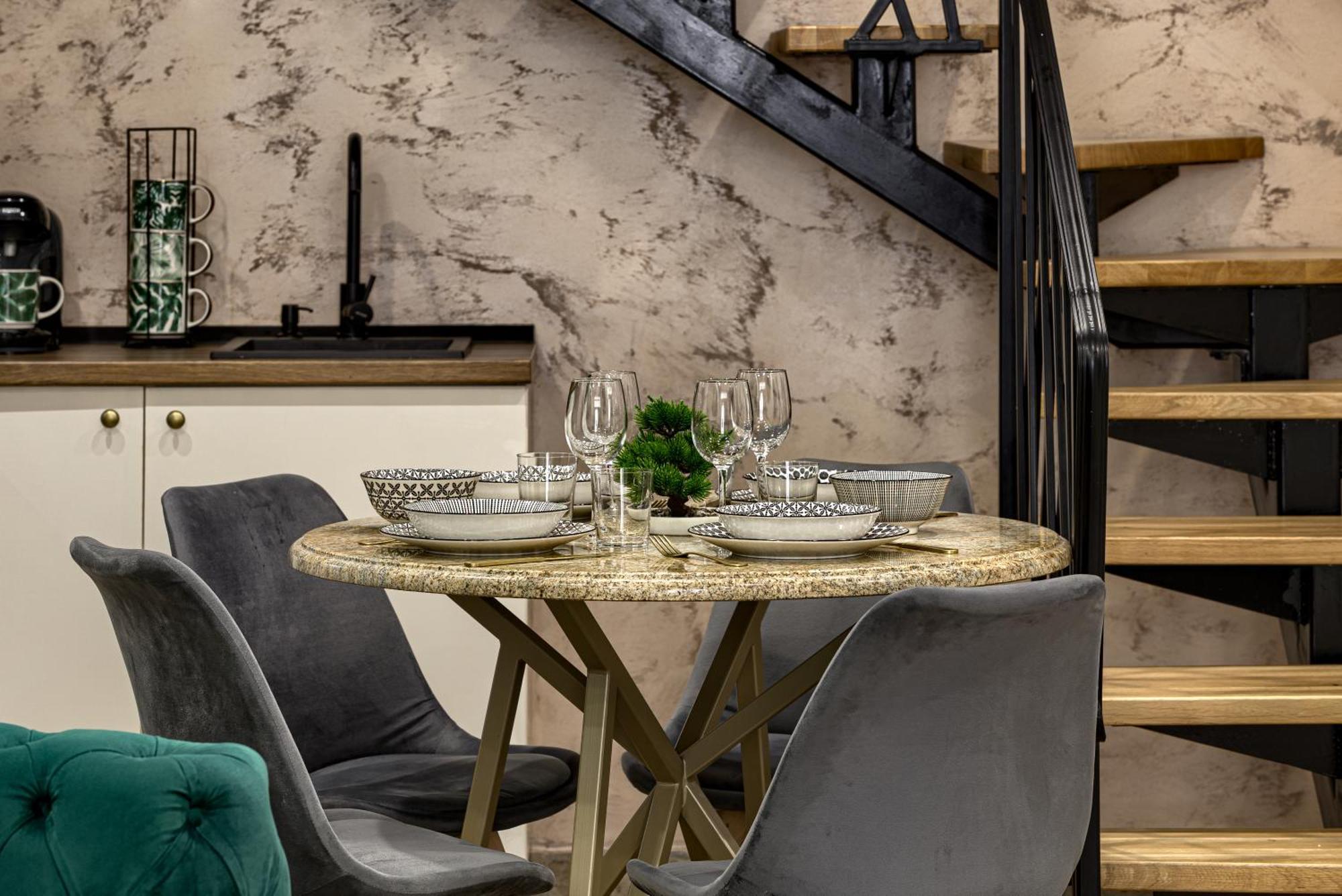 Sika Palladium Garden & Spa Central Apartment Arad Esterno foto