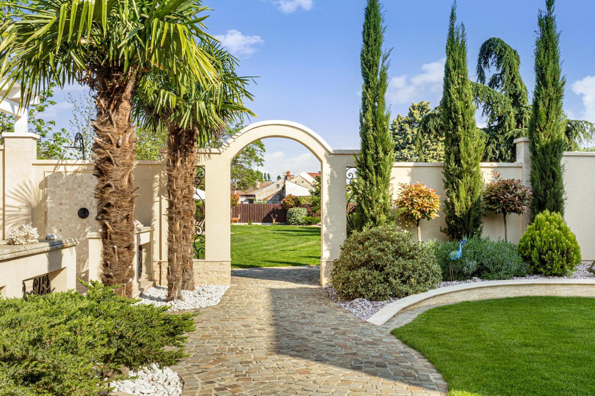 Sika Palladium Garden & Spa Central Apartment Arad Esterno foto
